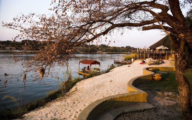 Hakusembe River Lodge