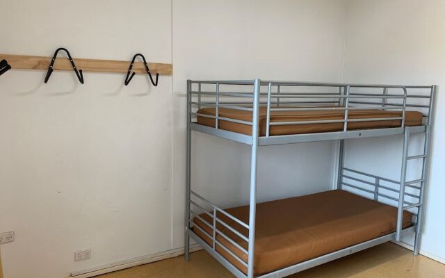 Roey Backpackers & Party Bar