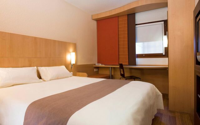 ibis Arles