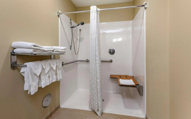 Comfort Suites