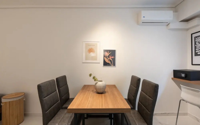 Kolonaki Chic Minimalist Studio-Athens