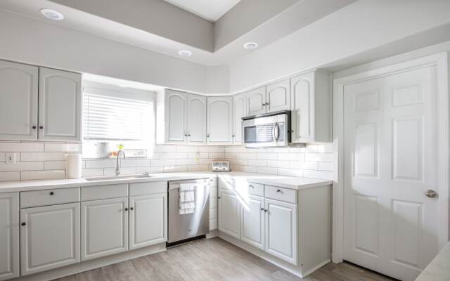 8140 E Pine - 6 Br Home