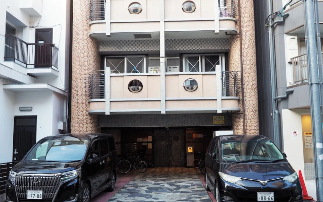 Yeah Room Zeus The Garden