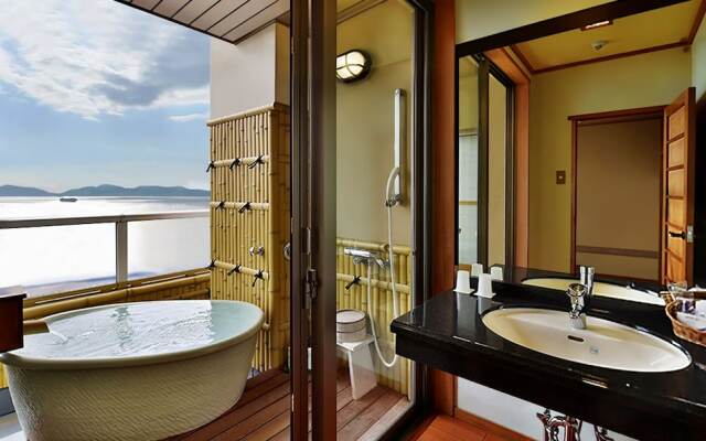 Tenku Kaiyu no Yado Suehiro