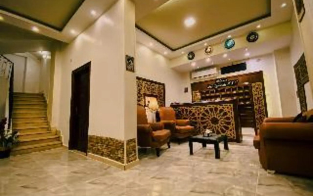 Pyramids Height Inn