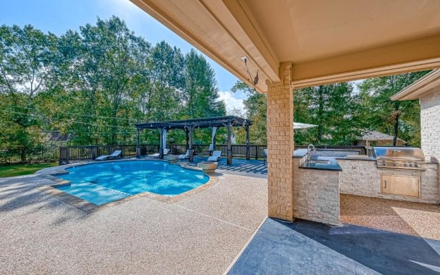 Great Escape With Private Pool And Deck