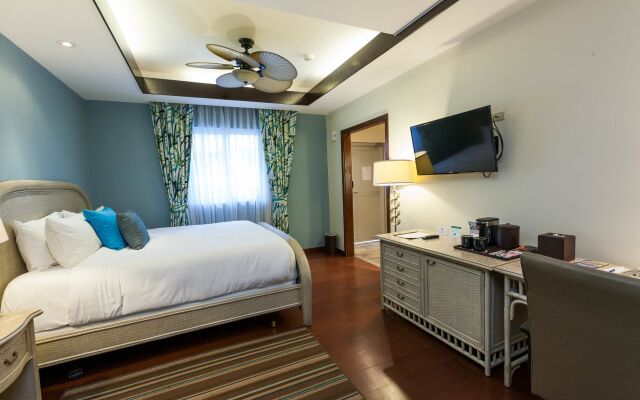 Surfrider Resort Hotel