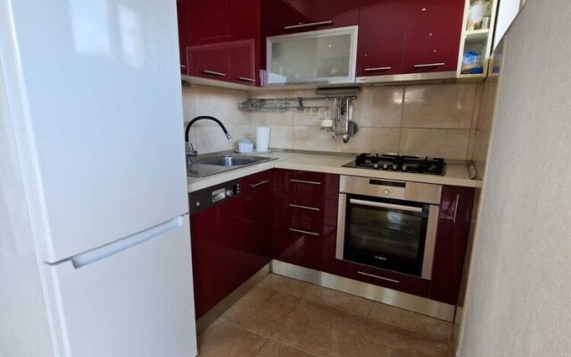 Coastal Apartment - Sleeps 6, Balcony & Parking