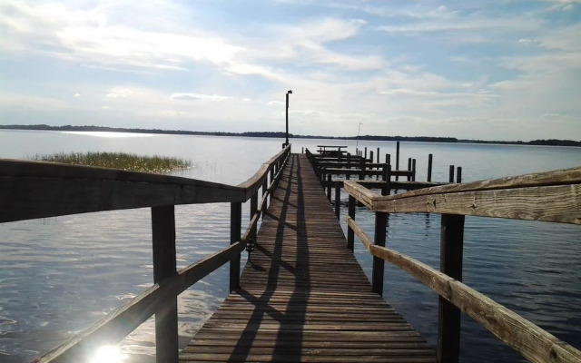 Lakeside Inn and Cafe