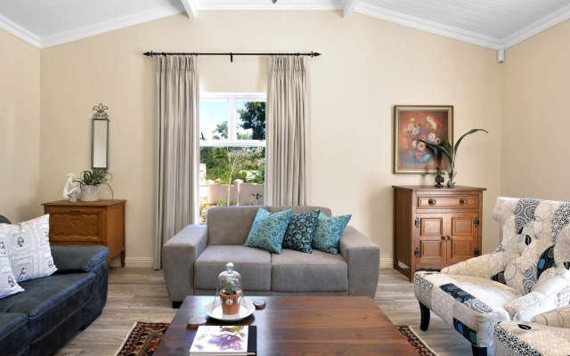 Petit Plaisir is a Romantic Self-catering Cottage on the Side of the Village no1
