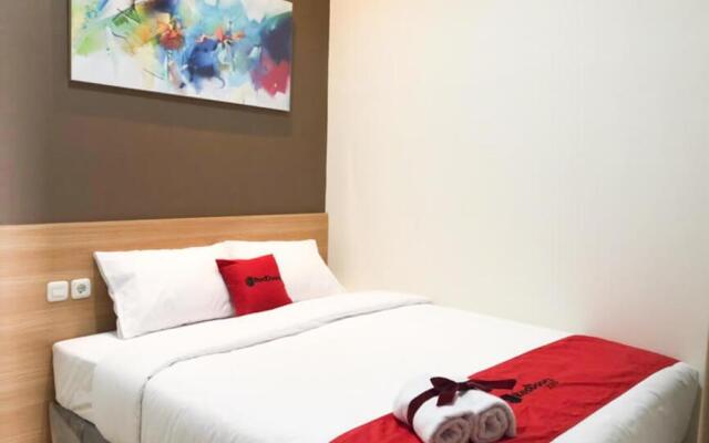 RedDoorz Plus @ Dukuh Kupang