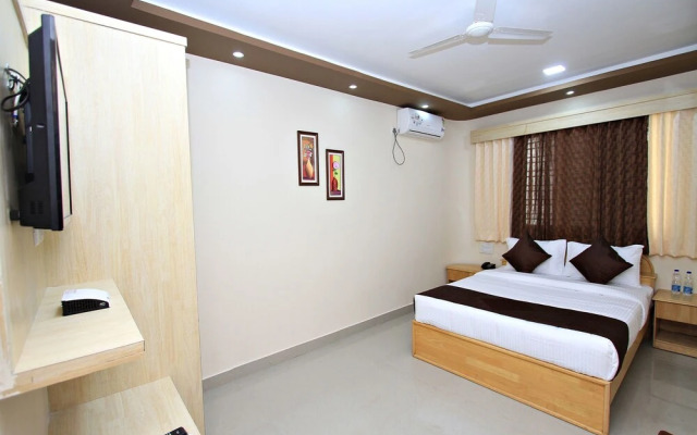 OYO 4848 3 Square Inn