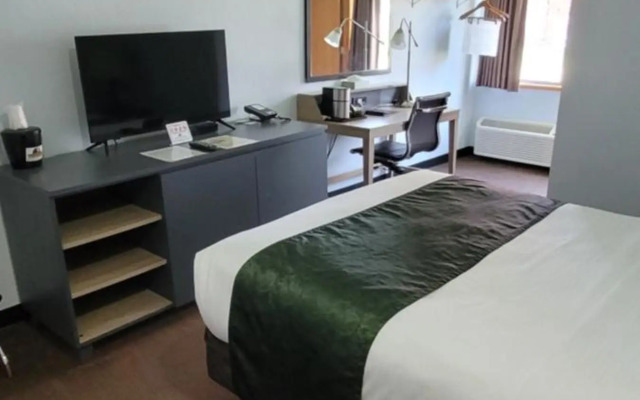 Pictured Rocks Inn & Suites