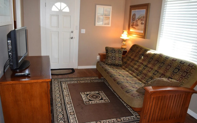 343 Hinds 2 Bedroom Cabin by Redawning
