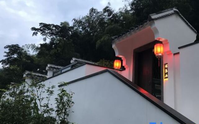Yunjishan Hotspring Holiday Village