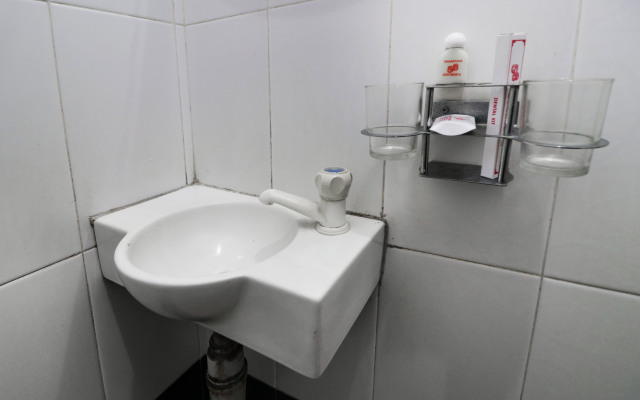 58 Guesthouse Tangerang by ZUZU