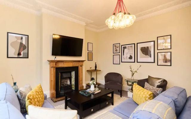 The Peckham Hideaway - Bright 3bdr Flat