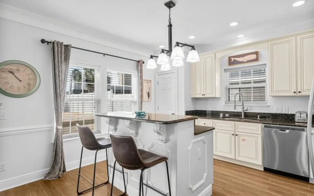 Pet Friendly Beach House - Sunset Escape