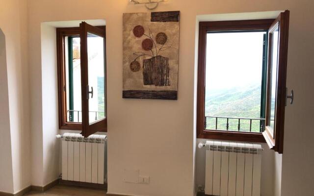 Casa indipendente su due livelli in Liguria-vista mare 6-7 Posti