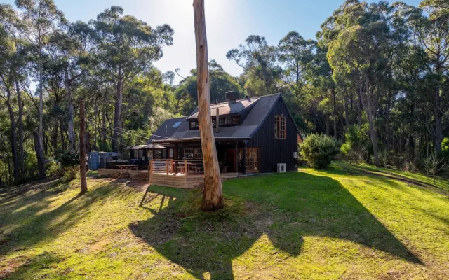 Onyx Retreat Healesville Luxury Lodge x Hot Tub