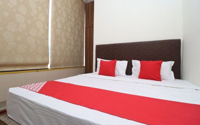 OYO 28575 Hotel J&B