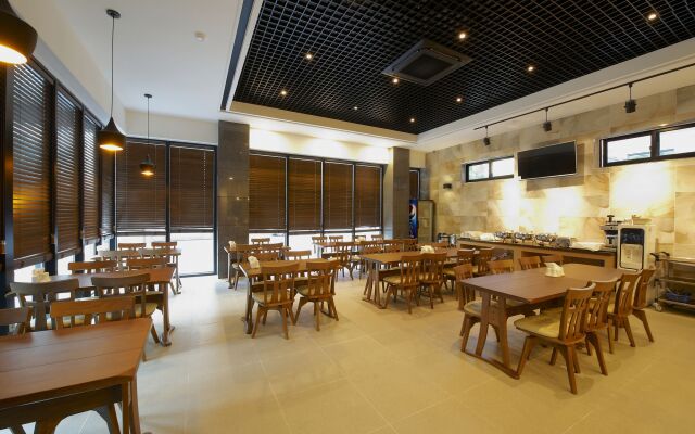 Hotel B