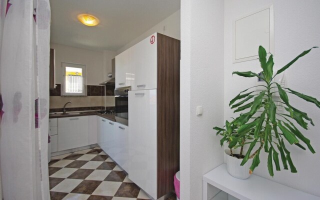 Beautiful Home in Makarska With Wifi and 2 Bedrooms