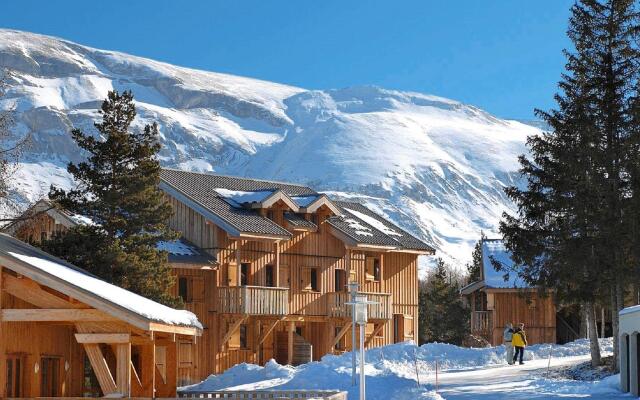 Wooden apartment in family friendly and sunny Superdevoluy