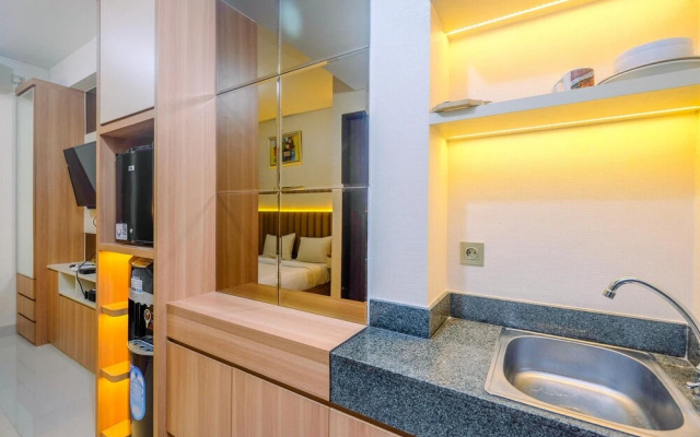 Homey and Stylish Studio Room at Transpark Cibubur Apartment