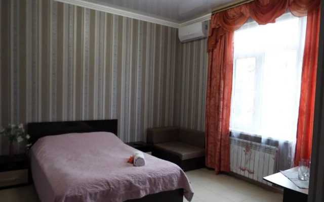Leo Guest House