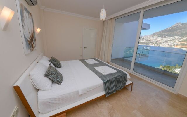 Villa Tuna by Akdenizvillam