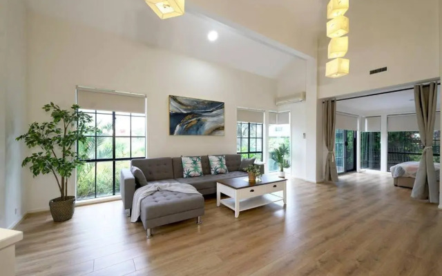 6 Bedrooms Contemporary Home Mill Park near SC