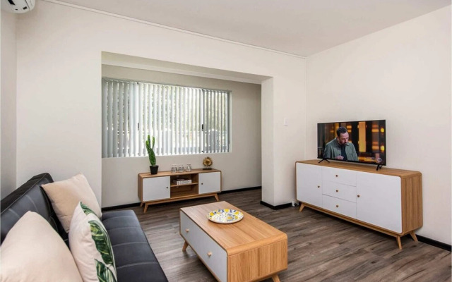 Stylish Apartment in Leafy South Perth