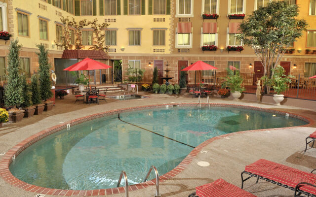 Best Western Plus White Bear Country Inn