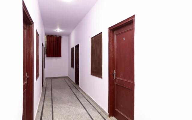 OYO 36700 Moonlight Residency