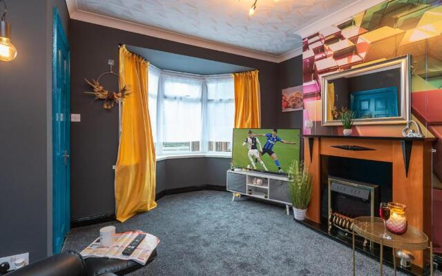 J's FrEsH Newly RefurB 2 Bedroom Garden Parking