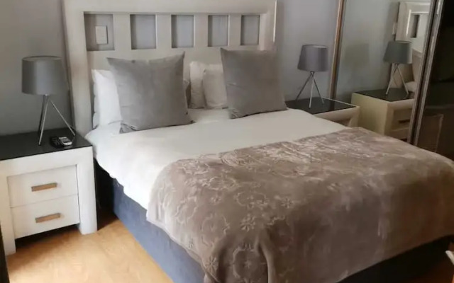 Glammys Suites at Hydro