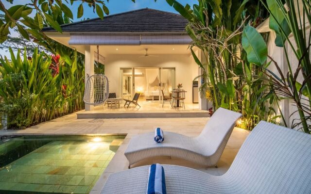 Romantic Jungle Villa, 1 BR, Ubud With Staff