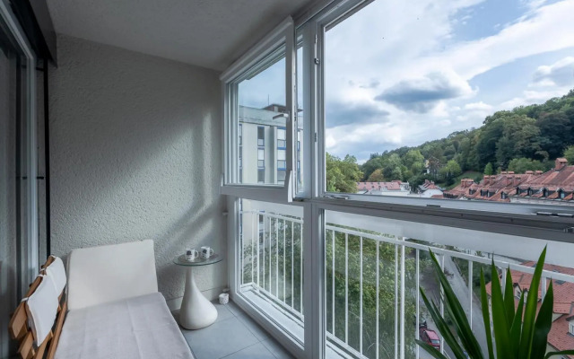 TAMLiving Great View Center 3 Bridges Castle