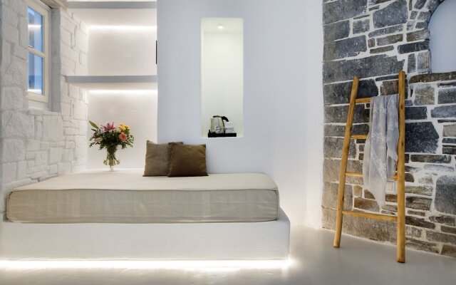 Zefi Hotel & Suites