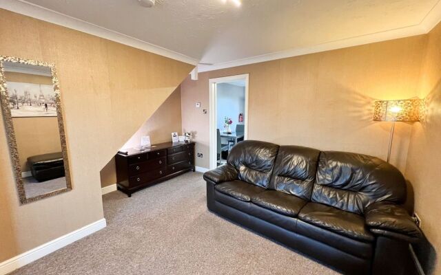 Taylor Close Holiday Home