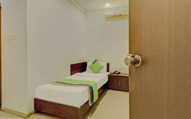 Treebo Trend Loharkar's Family Hotel