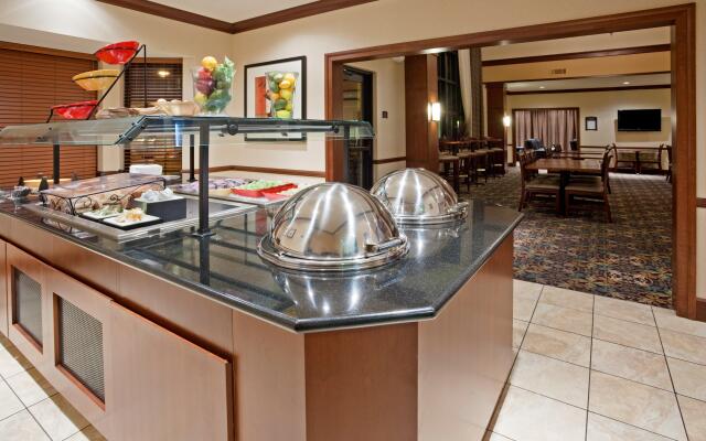 Staybridge Suites Milwaukee West-Oconomowoc, an IHG Hotel