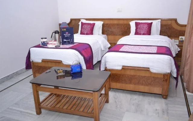 Oyo Premium Kailash Gate