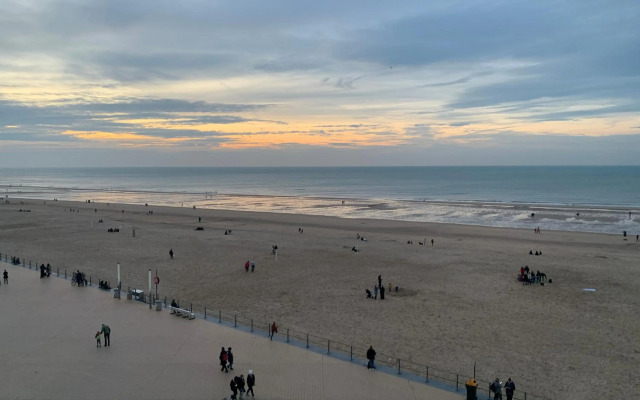 OSKAR luxe appartement op zeedijk met zeezicht