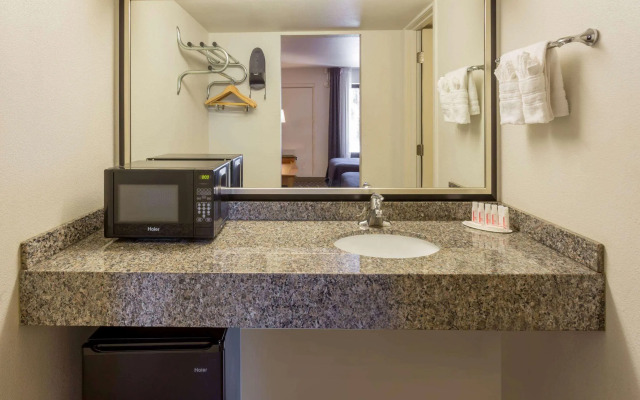 Howard Johnson by Wyndham Scottsdale Old Town