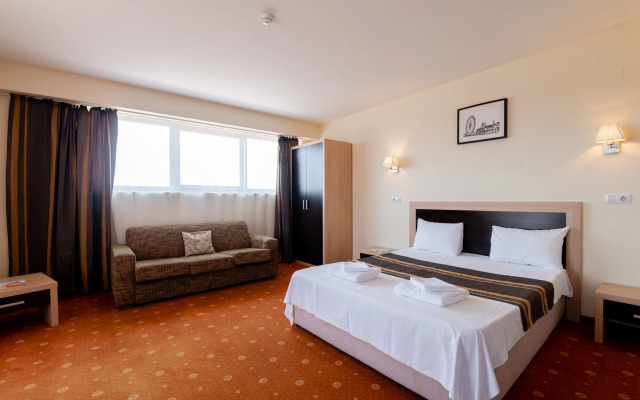 Hotel Oxford Inn & Suites