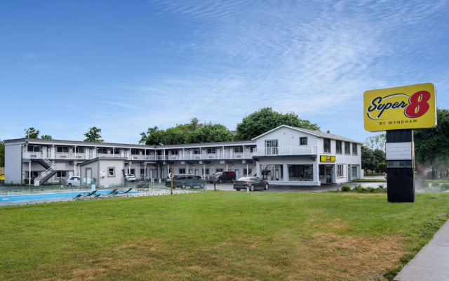 Super 8 By Wyndham Niagara Falls On