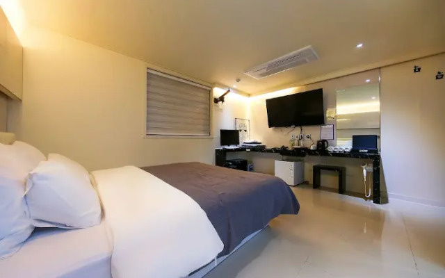 Pohang Black Hotel
