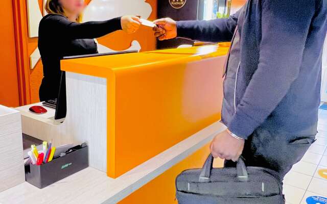 Hotel Première Classe Saint Quentin En Yvelines - Elancourt